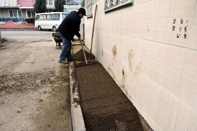 Güneş Mahallesi’nde Kaldırımlar Düzenleniyor