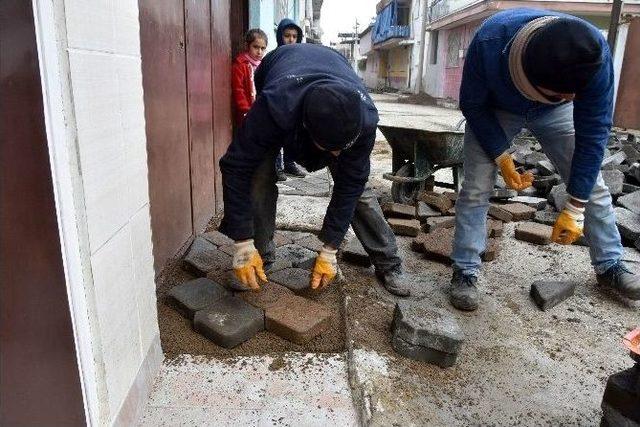 Güneş Mahallesi’nde Kaldırımlar Düzenleniyor