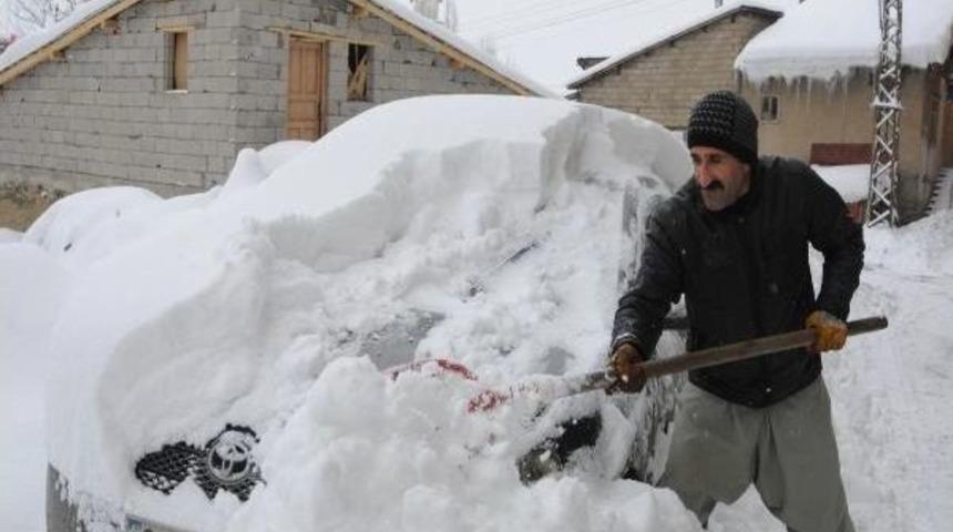 Hakkari'de 103 K&ouml;y Ve 247 Mezra Yolu Ulaşıma Kapandı