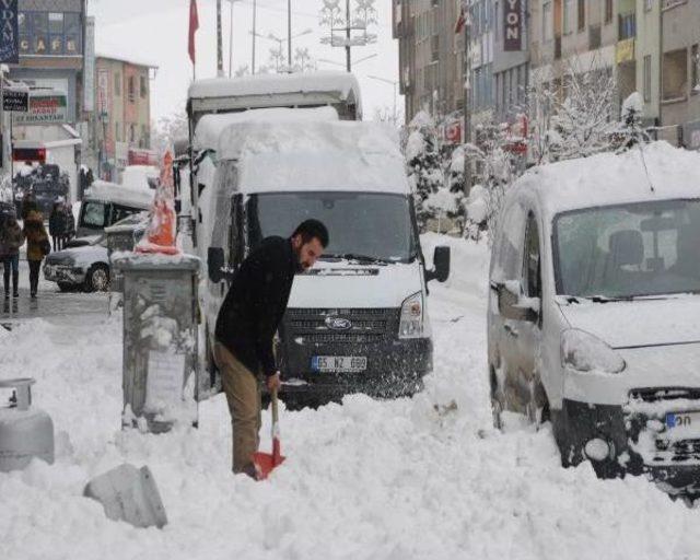 Hakkari'de 103 Köy Ve 247 Mezra Yolu Ulaşıma Kapandı