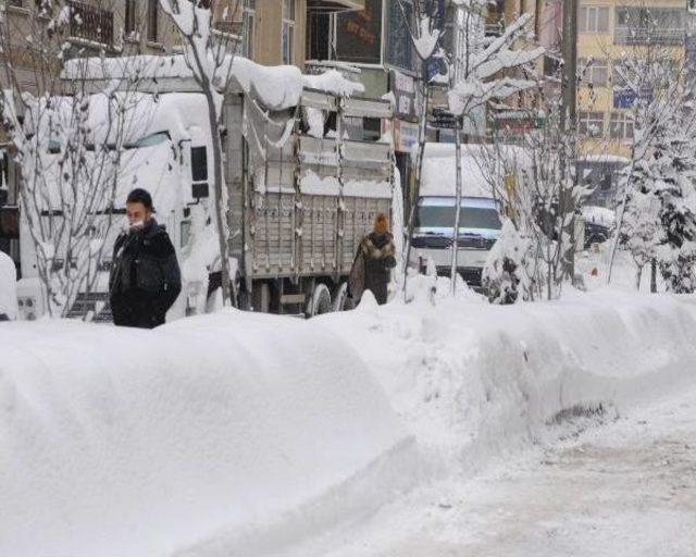 Hakkari'de 103 Köy Ve 247 Mezra Yolu Ulaşıma Kapandı