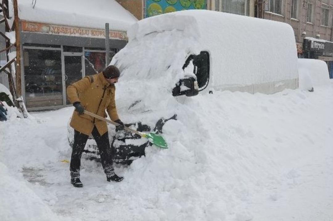 Y&uuml;ksekova Kara G&ouml;m&uuml;ld&uuml;