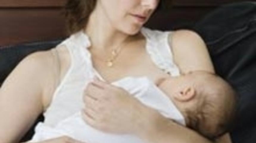 Hassas G&ouml;ğ&uuml;slerde Emzirme