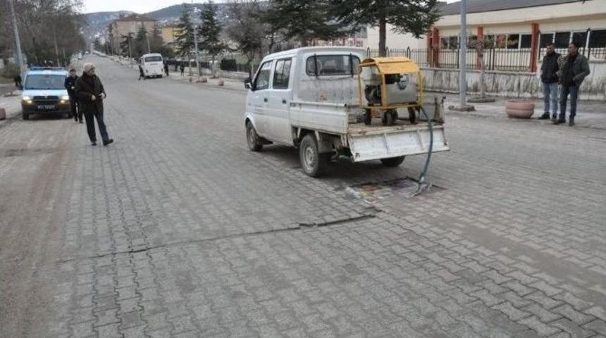 S&ouml;ğ&uuml;tte Karasinek Ve Sivrisineklere Karşı Kışlak İla&ccedil;lama Yapıldı