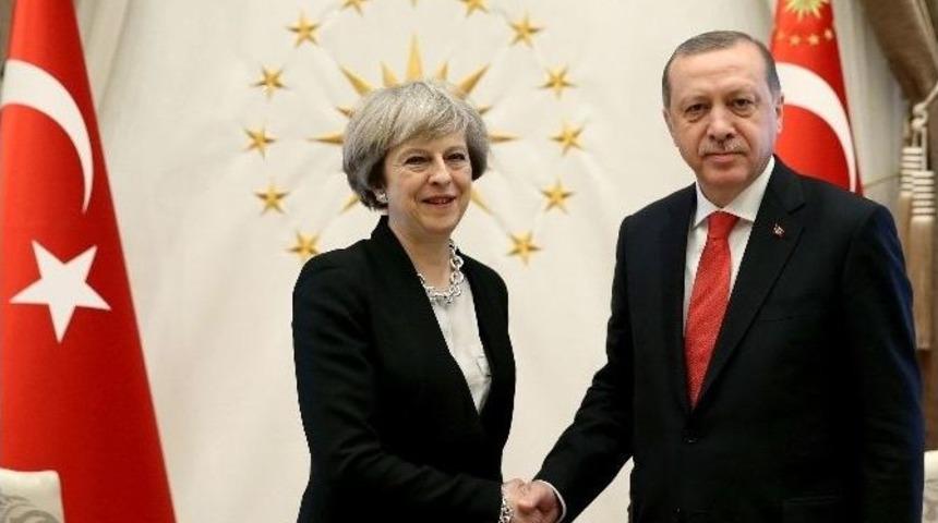 İngiltere Başbakanı Theresa May, Cumhurbaşkanlığı K&uuml;lliyesi&rsquo;nde