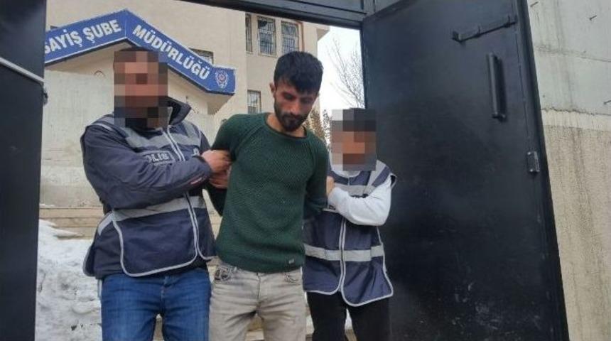 İmam Nikahlı Eşini &Ouml;ld&uuml;ren Şahıs Polise Teslim Oldu