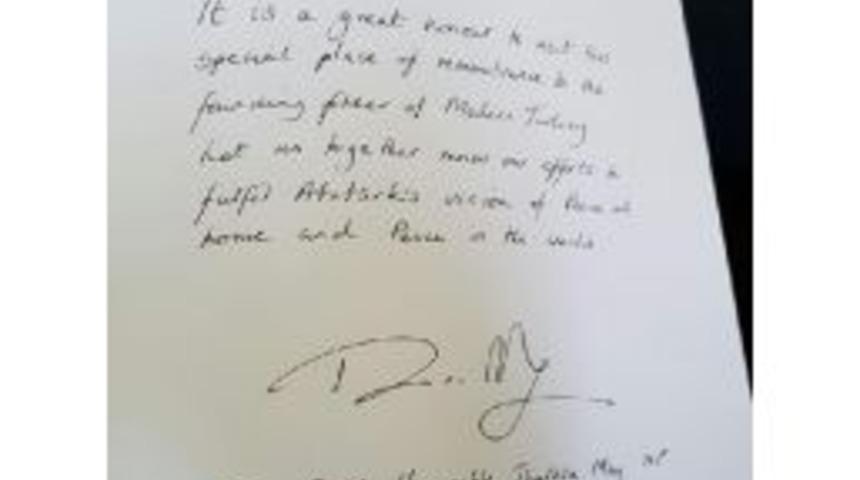 İngiltere Başbakanı May'den Anıtkabir &Ouml;zel Defterinde 'yurtta Sulh Cihanda Sulh' Vurgusu