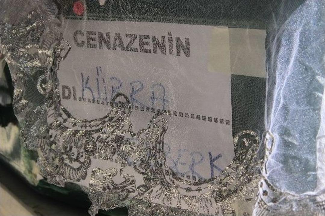 Burun Estetiği İ&ccedil;in Yatırıldığı Hastanede &Ouml;len Gen&ccedil; Kız Toprağa Verildi