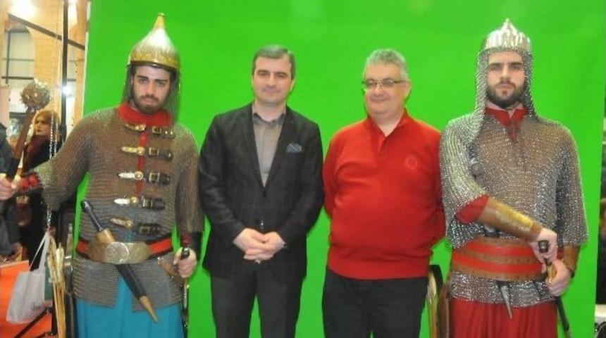 Aksaray Valisi Pekmez Ak&ccedil;akoca Standını Ziyaret Etti