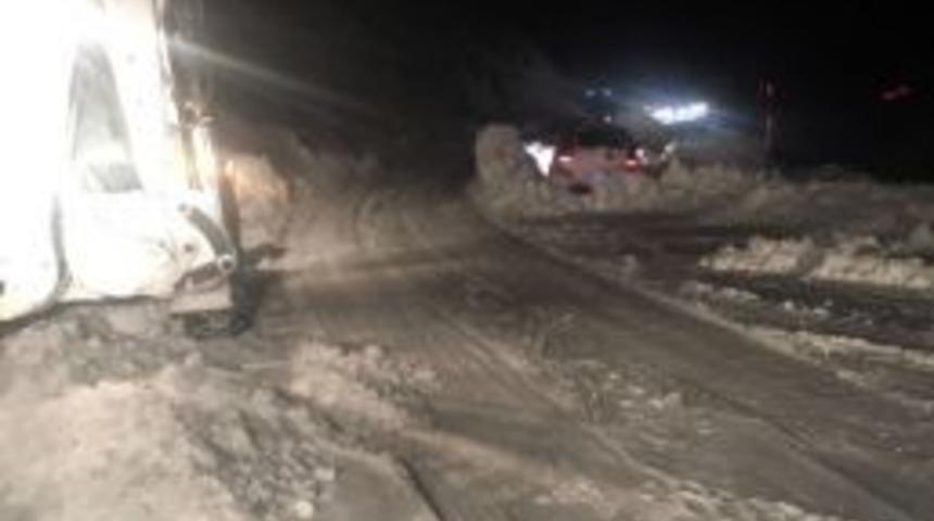 Hamur&rsquo;da Mahsur Kalan Yolcular Kurtarıldı