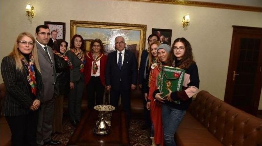 Y&ouml;r&uuml;k T&uuml;rkmenlerden Vali Tuna&rsquo;ya Ziyaret