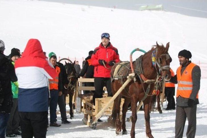 Uludağ’da Kızaklı At Yarışları Nefes Kesti, Snowboard Yarışları İlgiyle İzlendi G1