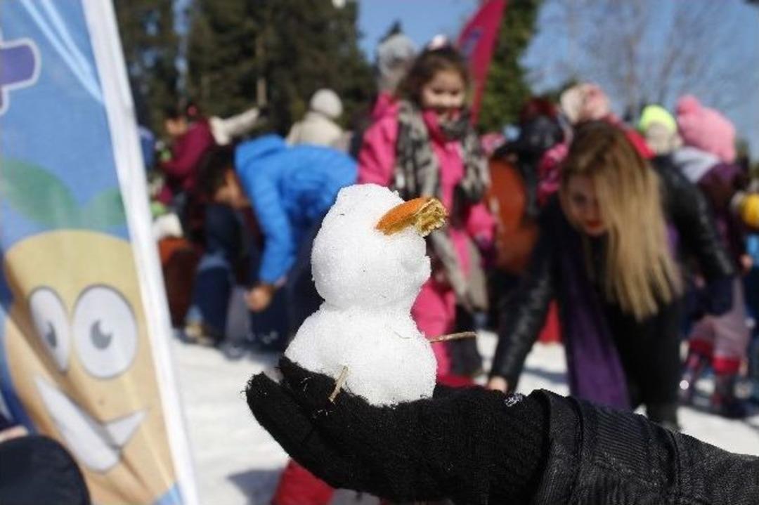 Antalyalı &Ccedil;ocuklar 10 Kamyon Karla Kışı Yaşadı