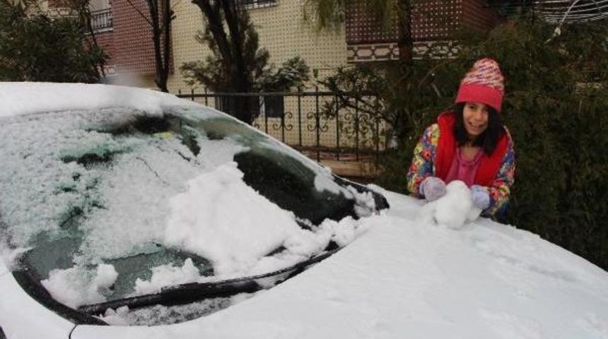 Nusaybin'e 3 Yıl Sonra Kar Yağdı