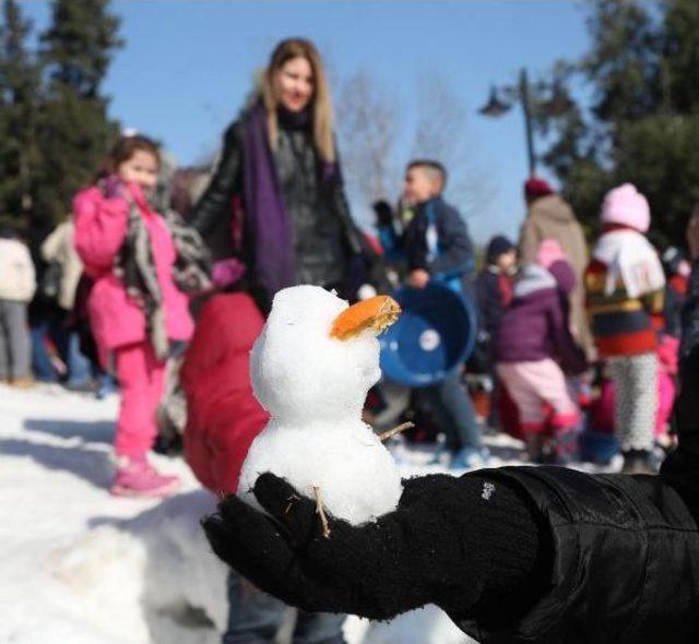 Antalya Kent Merkezinde Kartopu Savaşı