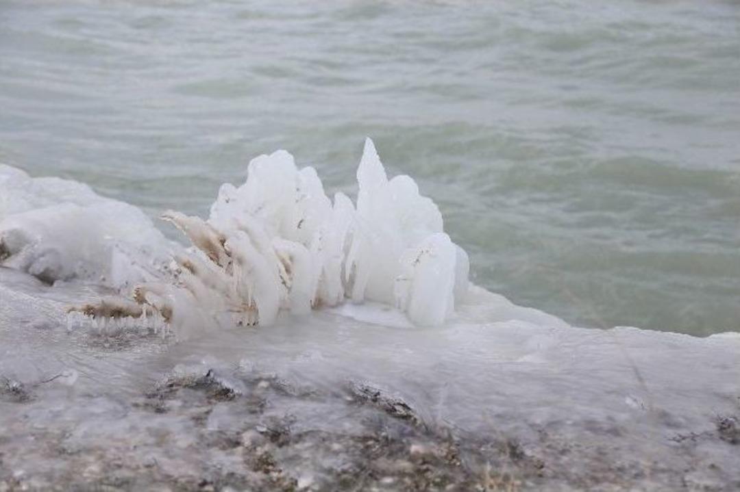 Eğirdir G&ouml;l&uuml;&rsquo;n&uuml;n Kıyısı Dondu