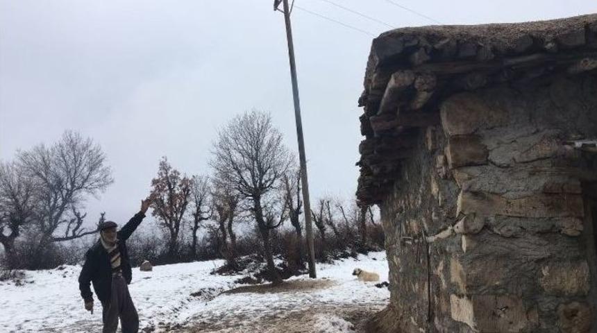 Üç Yıldır Elektrik Olmadan Yaşıyorlar