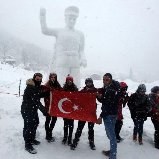 Ayder Yaylası'nda Kardan Atatürk Anıtı Yaptılar