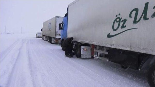 Tendürek Dağı Geçişi Kardan Kapandı Tır'lar Mahsur Kaldı