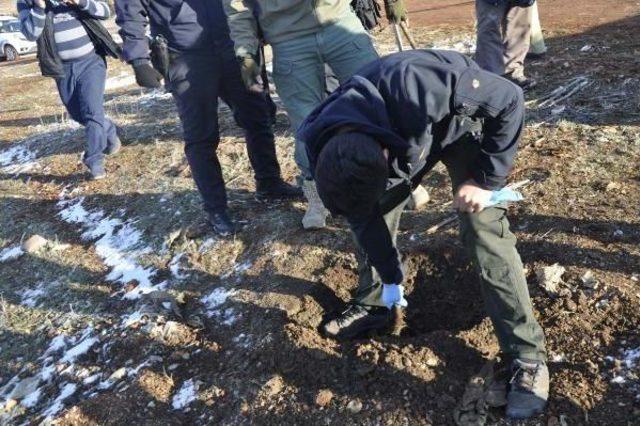 Patlayıcı Gömüldüğü Ihbarı Yapılan Arazide Köpek Leşi Bulundu