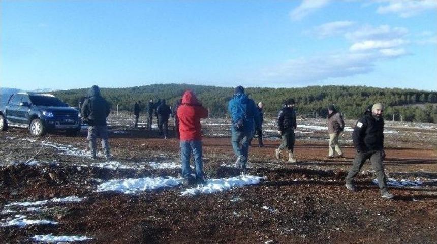 Toprağa G&ouml;m&uuml;len K&ouml;pek Leşi Polisi Alarma Ge&ccedil;irdi