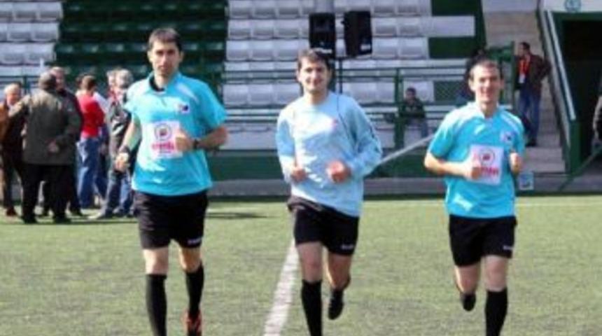 Suratına Forma Atılan Hakem Ma&ccedil;ı Tatil Etti