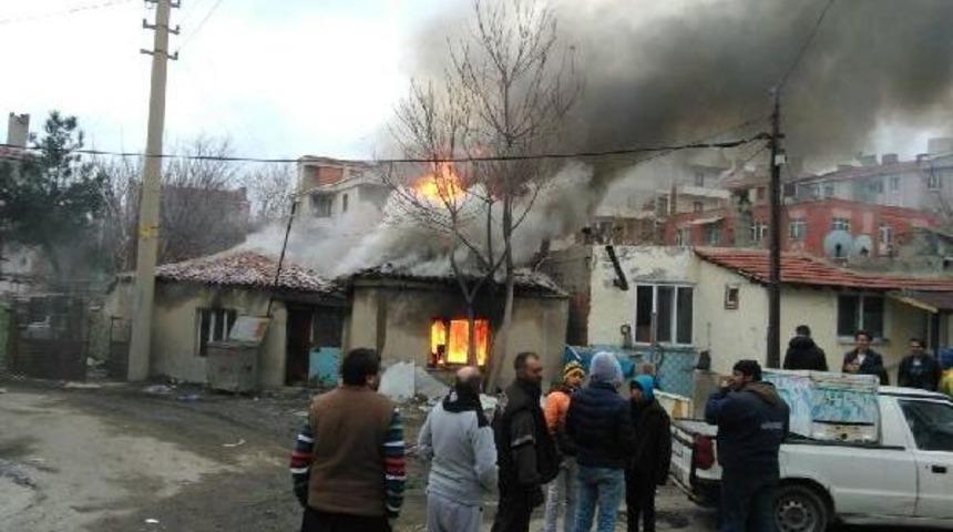 Keşan'da Tek Katlı Ev Yandı