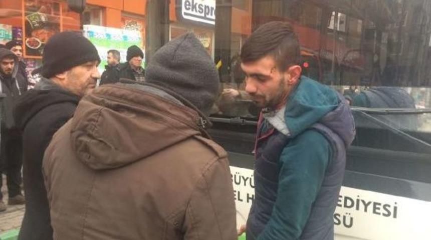 Bursa'da Otobüs Şoförüne, 'yol Vermedin' Dayağı