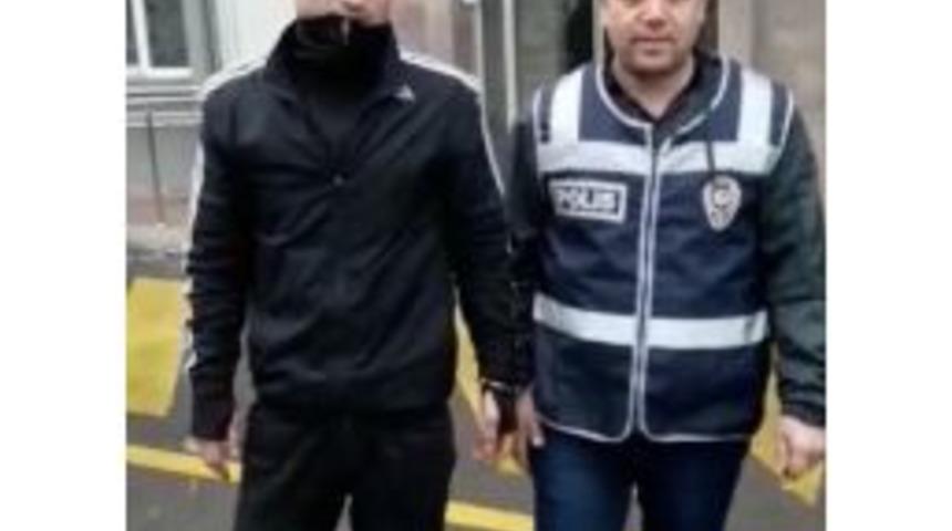 Hırsızlık İ&ccedil;in Girdiği Evde Telefonunu D&uuml;ş&uuml;r&uuml;nce Yakayı Ele Verdi