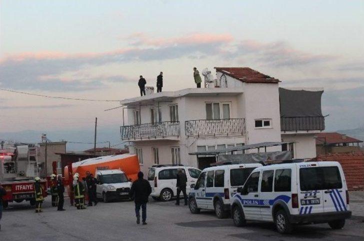 13 Yaşındaki Kız Bir Elinde Silah Bir Elinde Bıçakla İntihara Kalkıştı G3