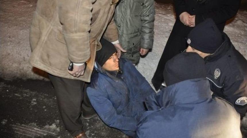 Otostop &Ccedil;eken Epilepsi Hastası Donmaktan Son Anda Kurtuldu