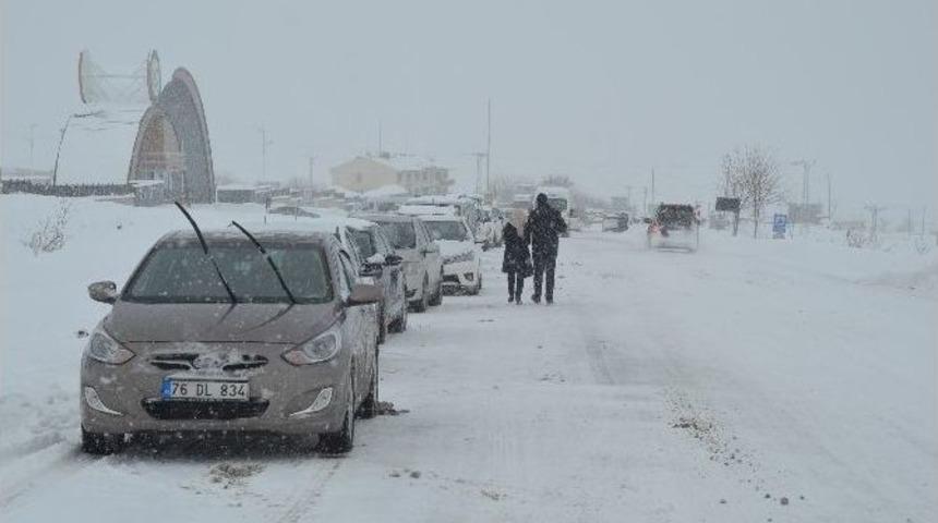 Sınava Girenlerin Kar &Ccedil;ilesi