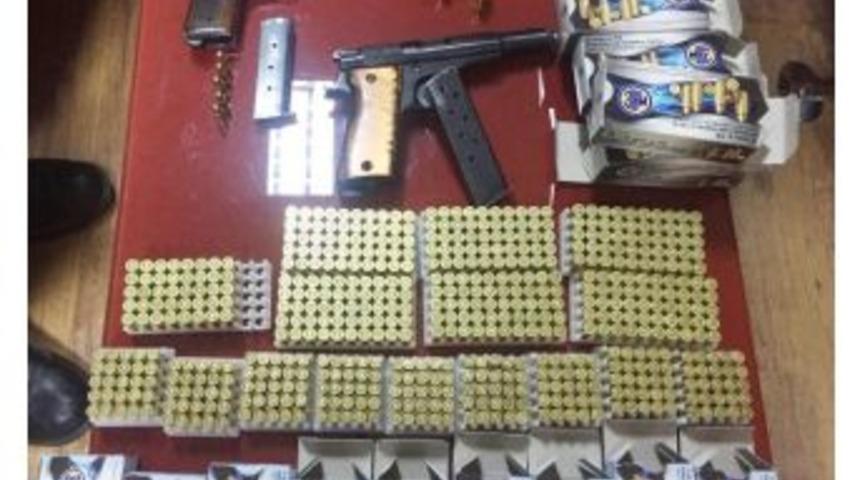 Yağ Tenekeleri Ve Un &Ccedil;uvalları Arasından &Ccedil;ıkanlar Şaşırttı