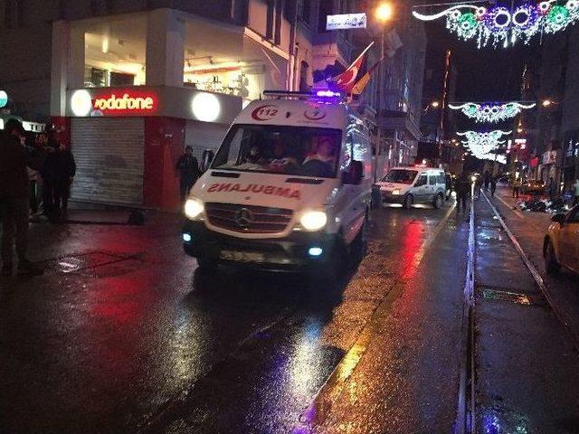 Beyoğlu’nda Silahlı Kavga : 1’i Polis 4 Yaralı