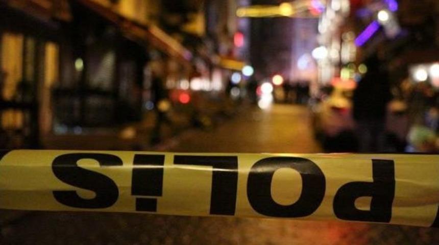 Beyoğlu'nda Silahlı Kavga: 1'i Polis 4 Yaralı