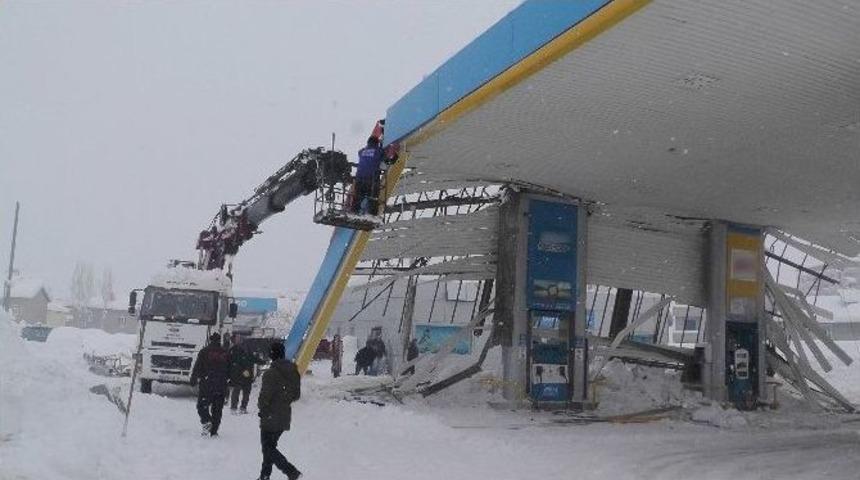 Muş&rsquo;ta Akaryakıt İstasyonunun &Ccedil;atısı &Ccedil;&ouml;kt&uuml;