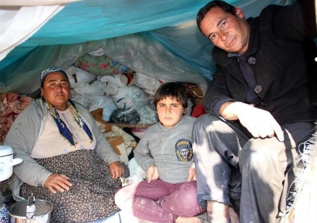 Naylon &Ccedil;adırda Yaşayan Aile Yardım Bekliyor