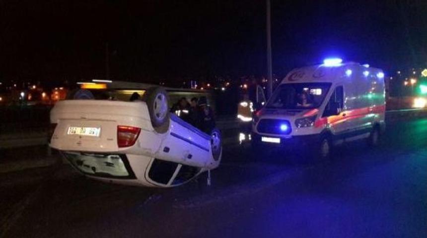 Polisi G&ouml;r&uuml;nce Panikleyen S&uuml;r&uuml;c&uuml; Otomobille Takla Attı
