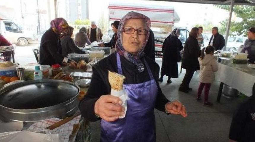 Kalbinde Pille Yaşıyor, Pazarda B&ouml;rek Satıyor