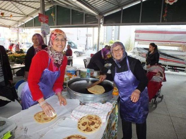 Kalbinde Pille Yaşıyor, Pazarda Börek Satıyor