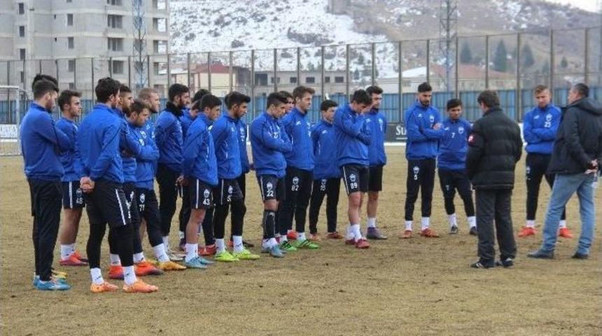 Profesyonel Takımdaki 8 Oyuncu Lisede Okuyor