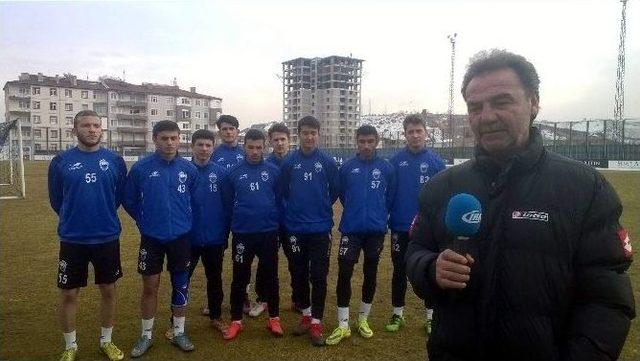 Profesyonel Takımdaki 8 Oyuncu Lisede Okuyor