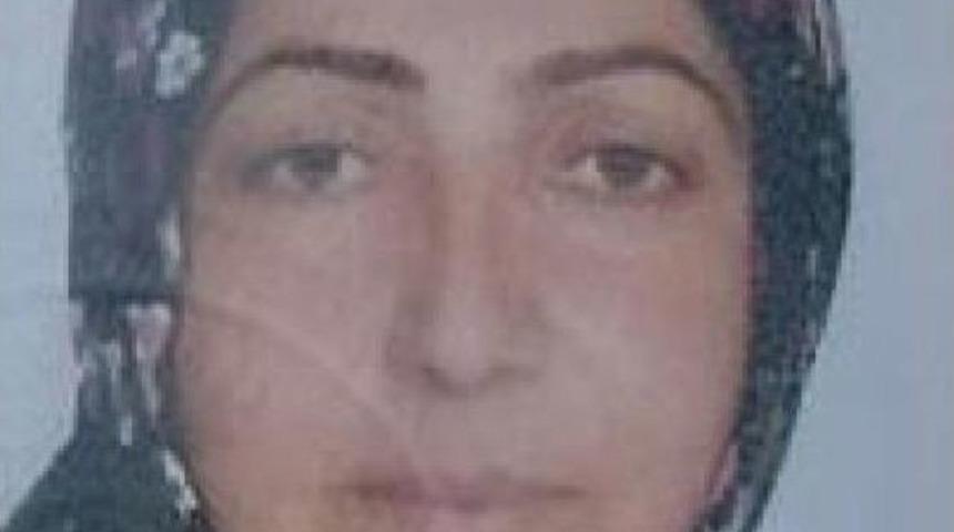 Eşini Defalarca Bı&ccedil;aklayıp Kolunu Kırdı