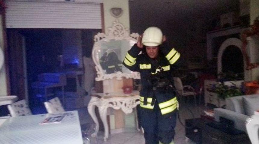Mobilya Mağazasında Sobadan Yangın &Ccedil;ıktı