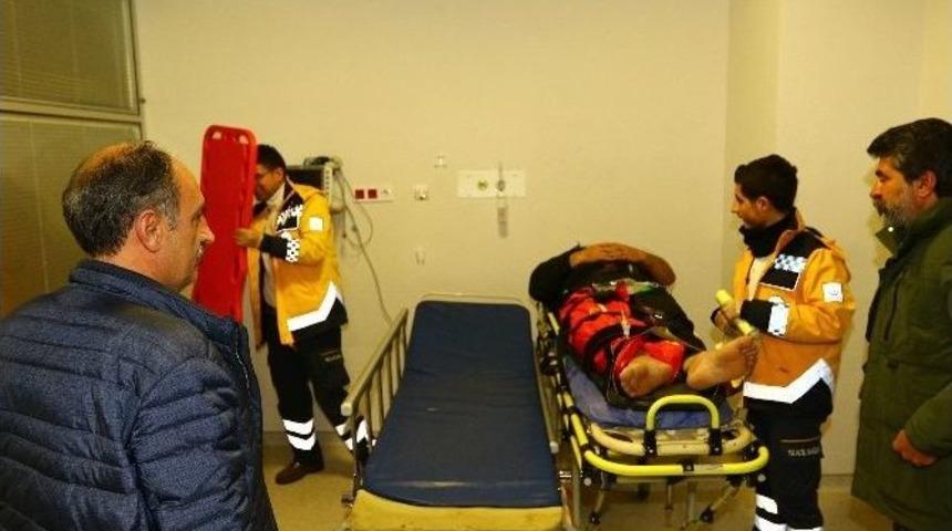 İş Makinesinin &Uuml;zerine &Ccedil;ığ D&uuml;şt&uuml;: 1 Yaralı