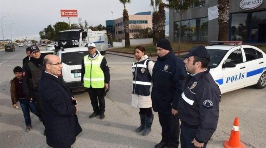 Vali Demirtaş, Polis Uygulama Noktasını Denetledi