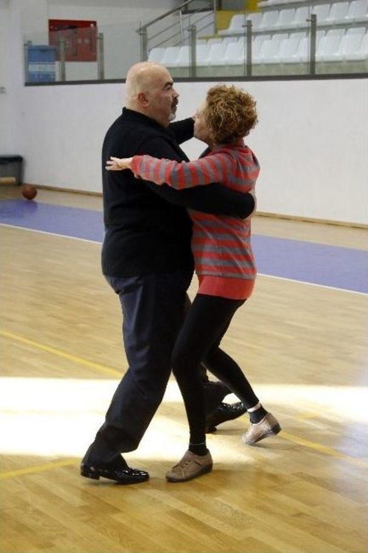 60 Yaş Üstü Dansta Rakip Tanımıyorlar G2