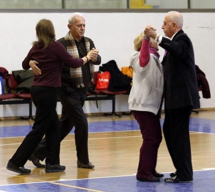 60 Yaş Üstü Dansta Rakip Tanımıyorlar G3