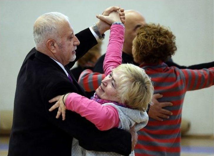 60 Yaş Üstü Dansta Rakip Tanımıyorlar G5