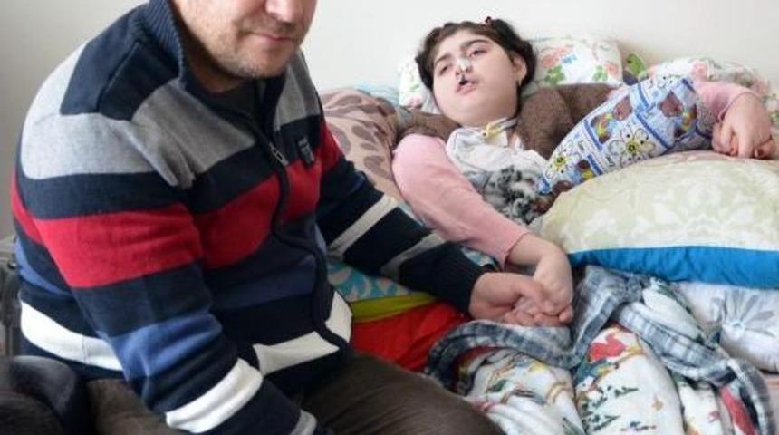 Engelli Kızına Bakabilmek I&ccedil;in Iş Istiyor